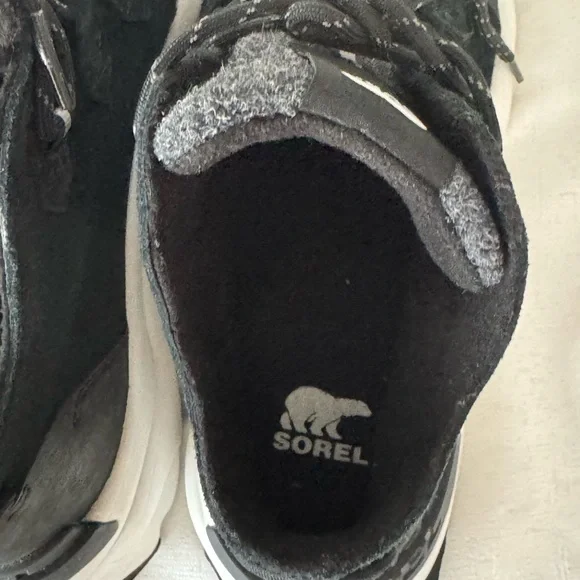 The Sorel Women's Kinetic RNEGD Caribou shoe is a waterproof sneaker-boot - Picture 7 of 9